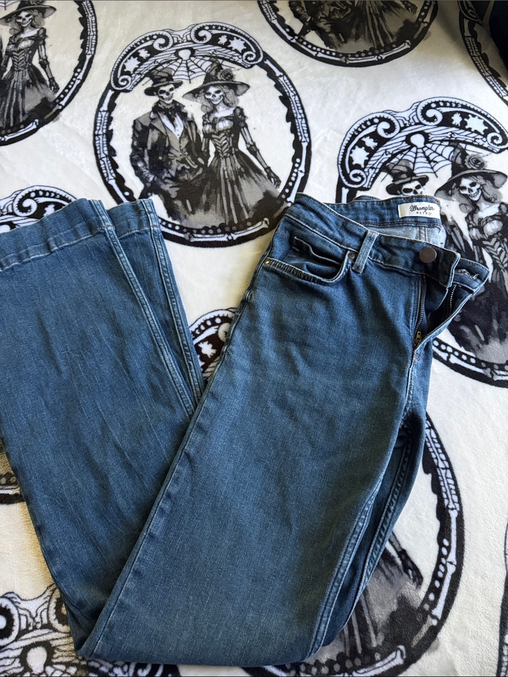 Wrangler Women's bootcut Jeans in Medium Blue Wash